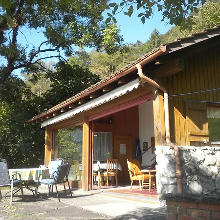 Chalet Regula בית נופש *
